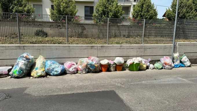 Rifiuti, sanzionata un’intera corte a Meda