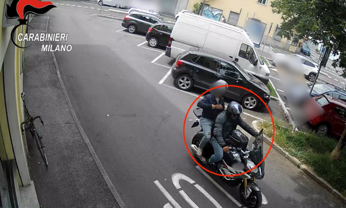 Derubavano gli anziani fingendosi carabinieri: due arresti