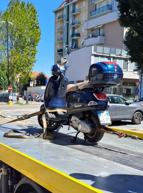 Ruba una Vespa e da otto mesi viaggia indisturbato tra Milano e la Brianza, denunciato