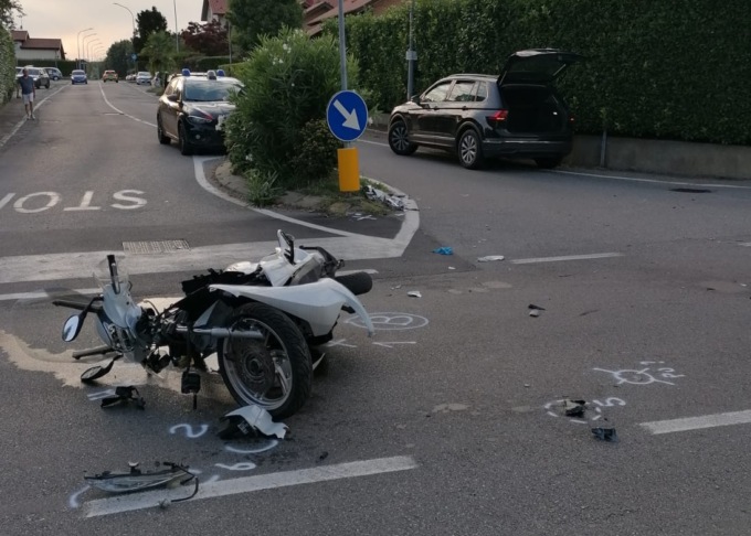 Schianto a Bernareggio: grande paura per un centauro
