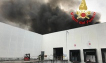Incendio in un capannone a Cesano: maxi mobilitazione dei Vigili del fuoco