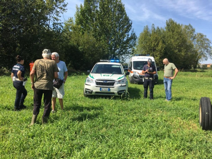 Esplode una bombola di gas, fumo nero e incendio nei campi