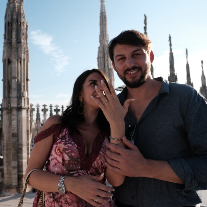 La proposta di matrimonio sotto la Madonnina: il consigliere Corbetta sposa la sua Giulia