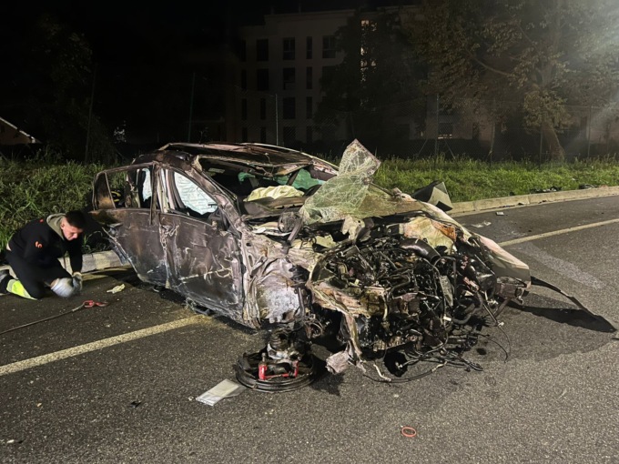 Si cappottano con l’auto: 18enne gravissima