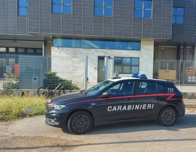 Meda, uomo senza vita nel cortile di una ditta