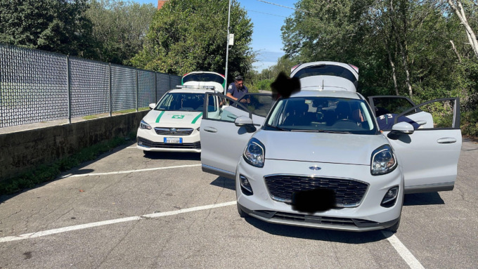 Trovato con la cocaina in auto, patente ritirata