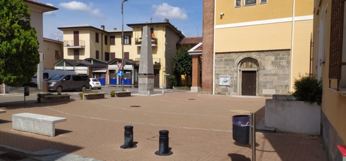 Giovani fracassoni in piazza a Briosco, notti estive insonni anche per don Gino
