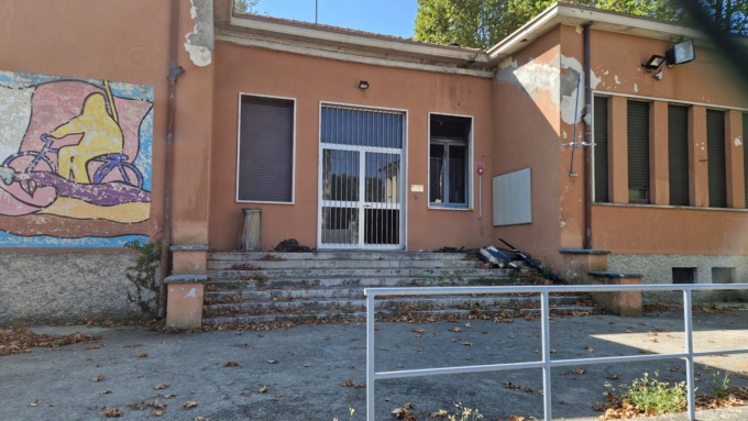 “L’ex scuola della Cà non si vende”, il centrosinistra arcorese chiede un consiglio comunale straordinario