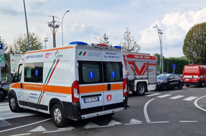 Infortunio in macelleria a Lesmo, si ferisce alla mano con un tritacarne