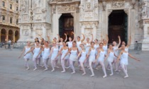 Anche le ballerine di Varedo al "Ballo in bianco" in piazza Duomo a Milano