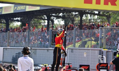 Fantastica pole di Sainz: la Ferrari sogna