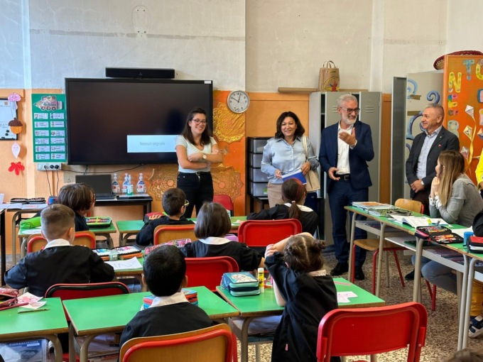 I bambini delle scuole di Limbiate ricevono la Food Bag antispreco