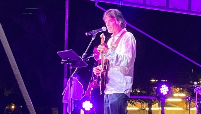 Ronn Moss infiamma il pubblico di Villa Zoia