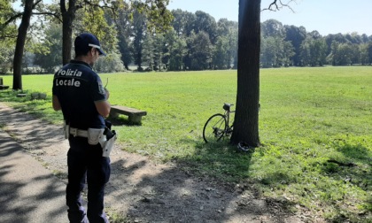 Cade in bici, anziano in condizioni disperate