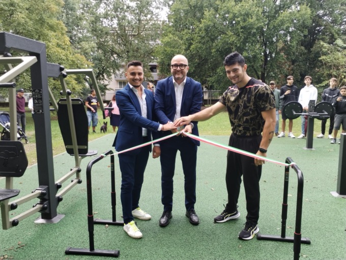 Il campione e star della tv Gaggi Yatarov inaugura la nuova area calisthenics di Concorezzo