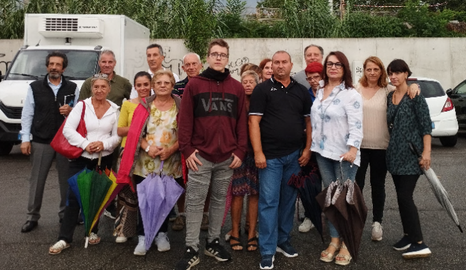 La protesta dei residenti esasperati dal rumore dei treni