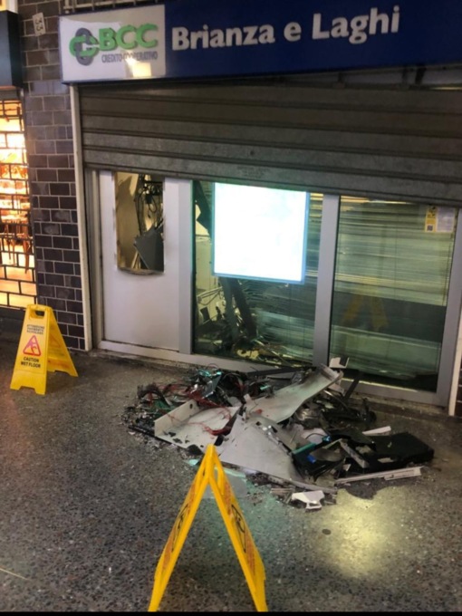 Colpo a Villasanta, i ladri fanno saltare il bancomat