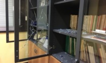 Vandali danno fuoco al laboratorio di informatica