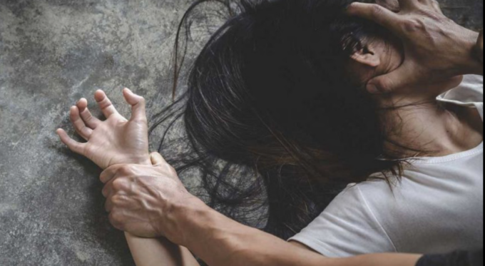 Violentò una 18enne fuori dalla discoteca: arrestato un 23enne di Seveso