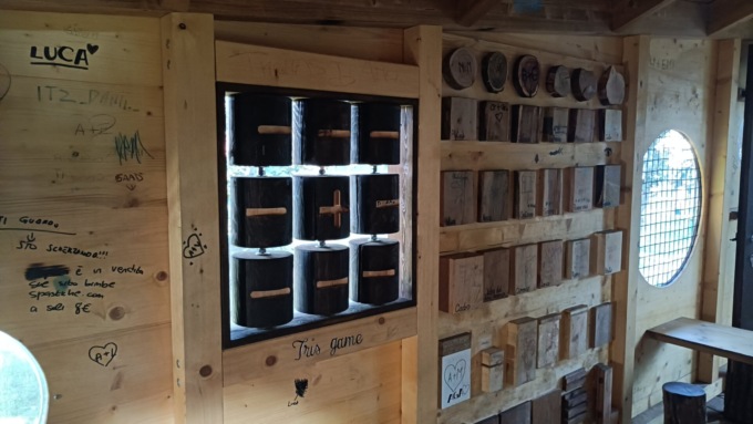 Imbrattata la casa sull’albero di Cesano Maderno