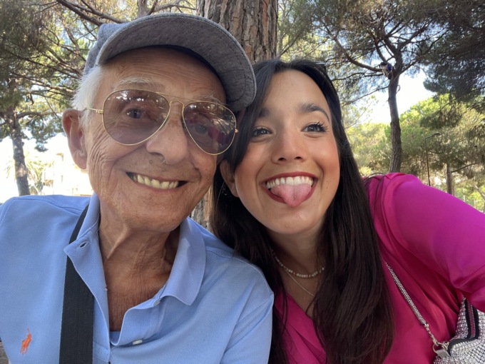 Nonno Mario star dei social grazie alla sua Elisa