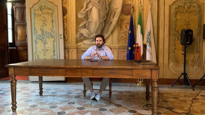 Hub per i profughi a Vimercate, il sindaco: “Siamo contrari”.
