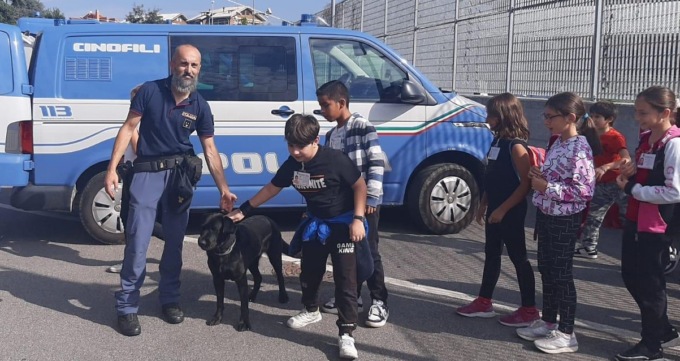 “Poliziotti per un giorno”: gli alunni della primaria di Desio in visita alla Questura