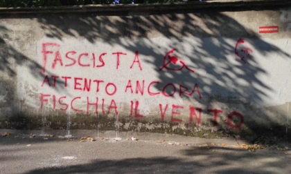 Odio politico a Desio: il muro ripulito imbrattato con una scritta contro il fascismo