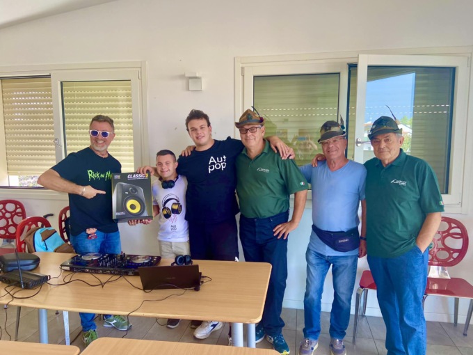 Il cuore degli Alpini corre per i dj di Facciavista