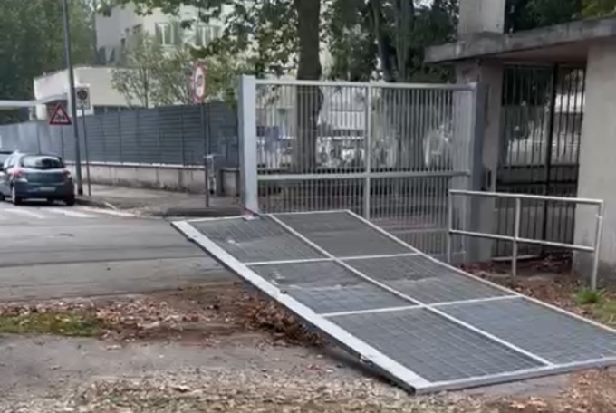 Intrusione notturna al centro sportivo comunale: rubate tre carabine, danni per migliaia di euro