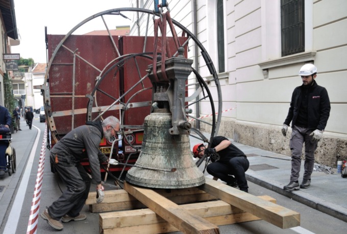 Le campane della chiesa di Bernareggio finiscono sotto i ferri