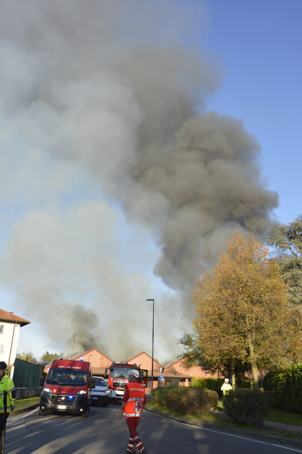 incendio mobilificio bovisio