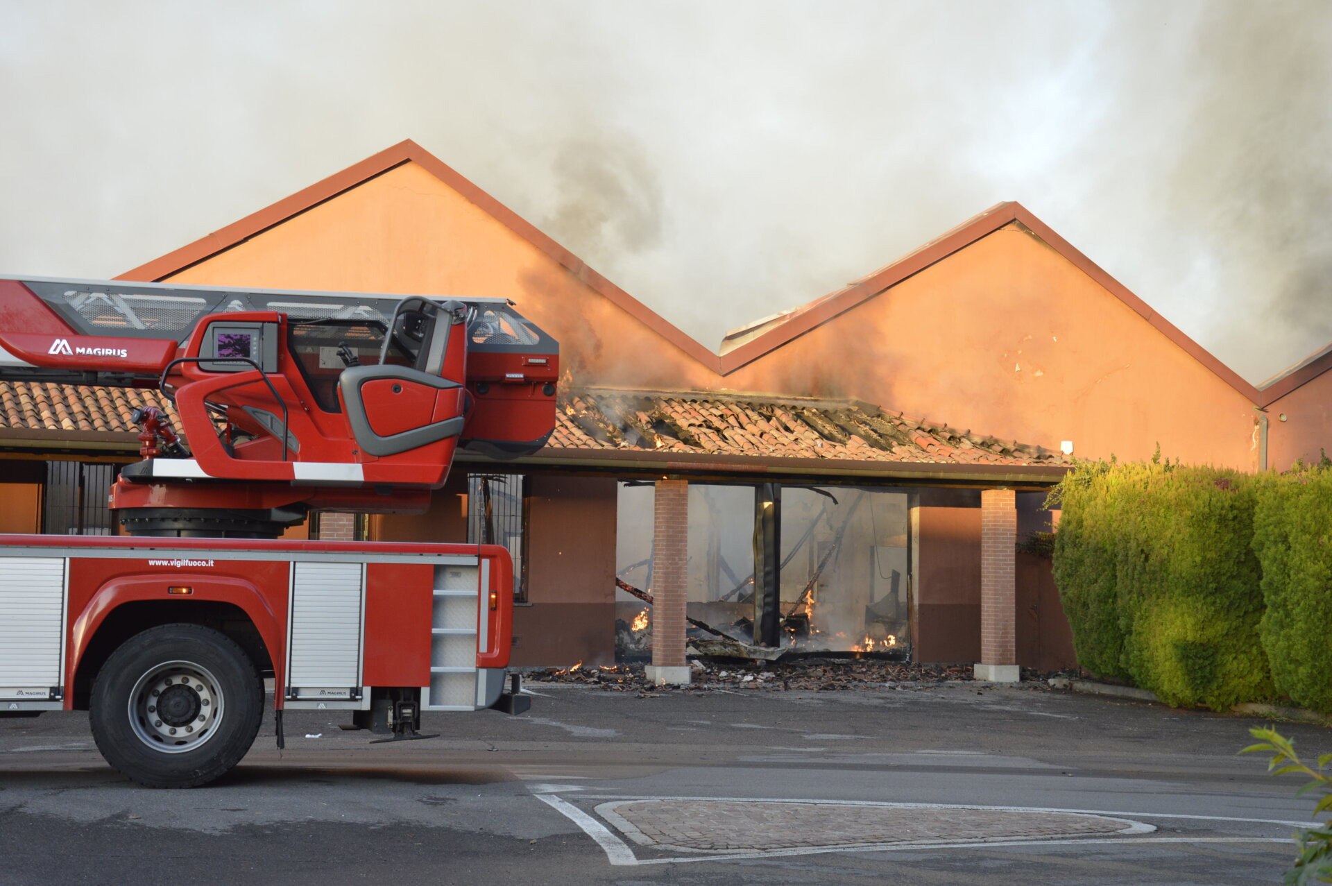 incendio mobilificio bovisio