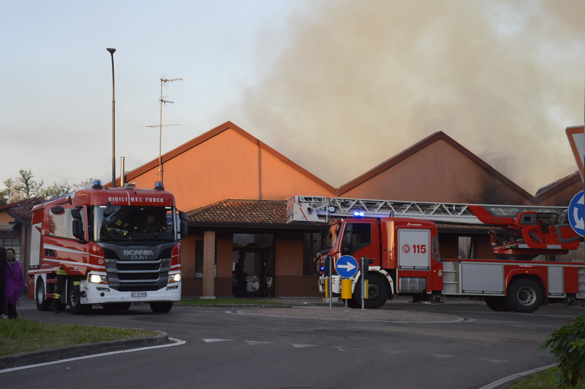 incendio mobilificio bovisio