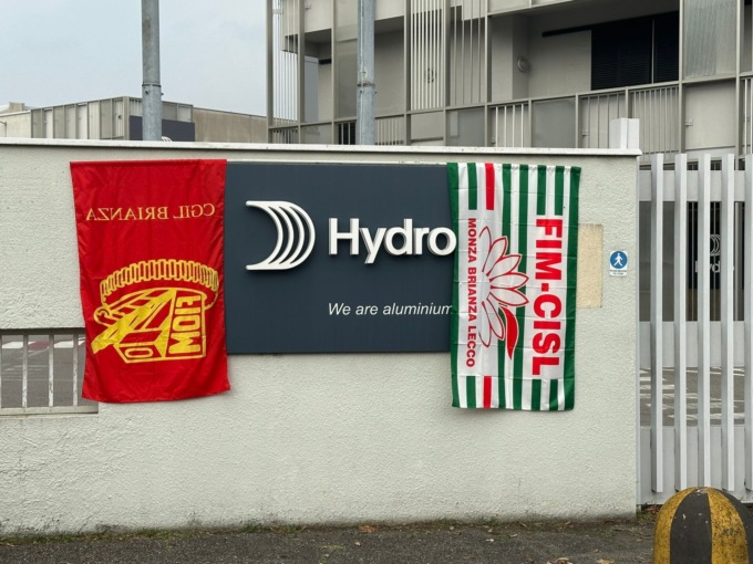 Due licenziamenti alla Hydro Extrusion, sindacati sul piede di guerra