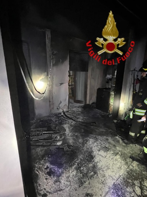 Incendio in veranda, tre persone intossicate