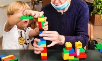 Busnago: un ponte di "Lego" per unire due generazioni