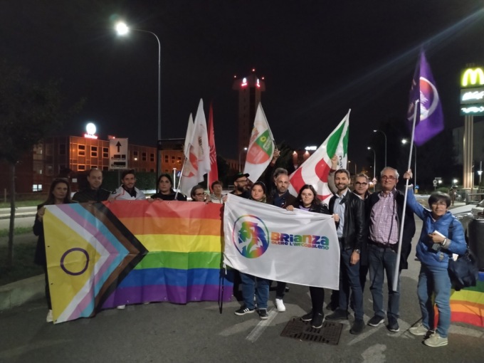 Sit-in di protesta a Concorezzo contro la presentazione del libro di Vannacci