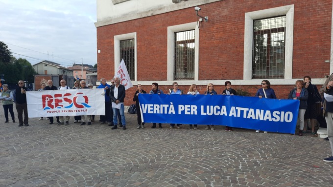 A Limbiate la piazza chiede verità per Luca Attanasio