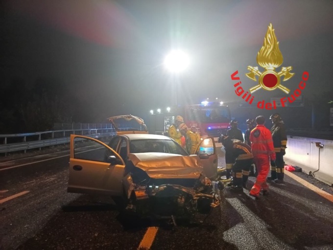 Incidente all’alba in Statale 36: sul posto ambulanza e Vigili del fuoco