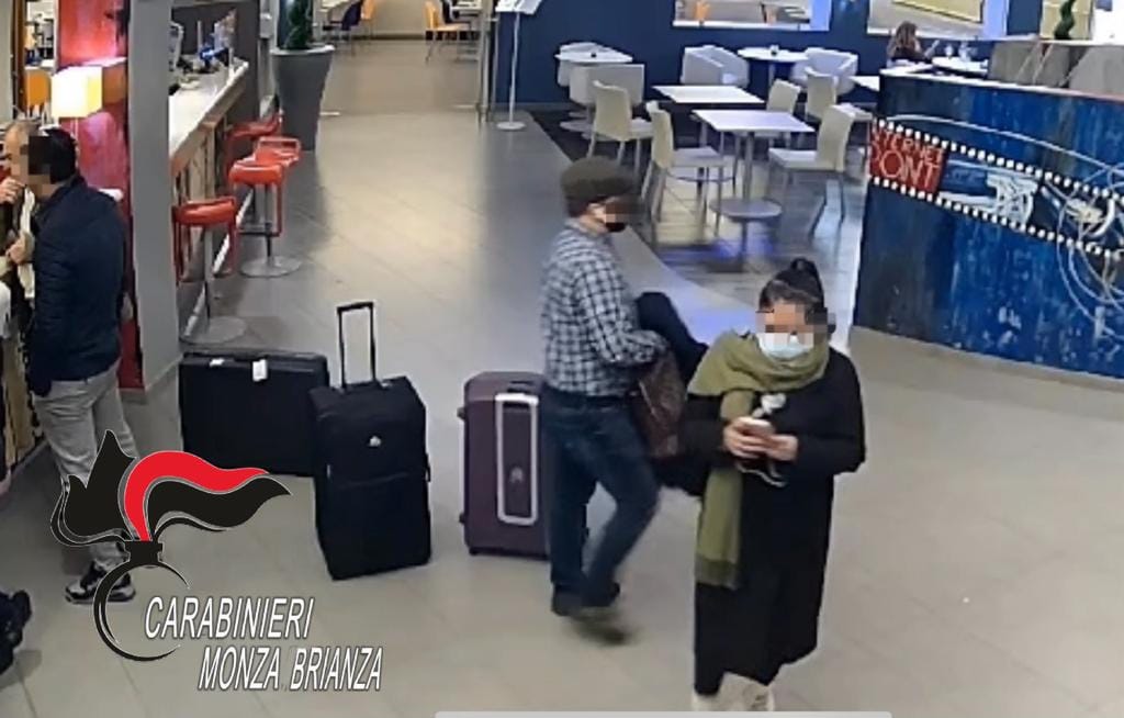 Vimercate carabinieri arrestano ladri che rubavano i bagagli negli hotel