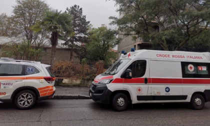 Tragedia a Monza: 81enne trovato senza vita nell'androne di un palazzo