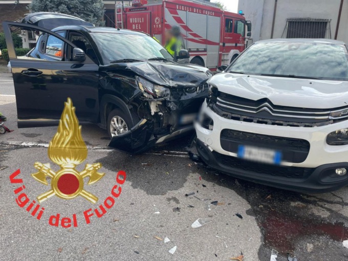 Scontro tra due vetture: soccorsi e pompieri a Giussano