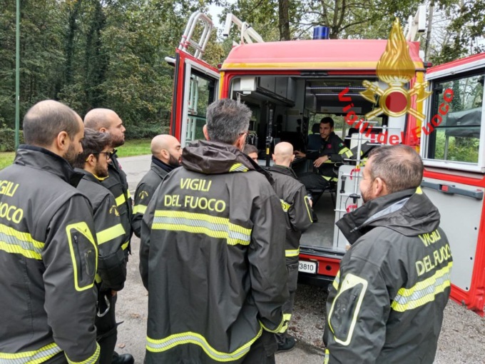 Orientamento con le carte topografiche: i Vigili del fuoco si esercitano al Parco di Monza