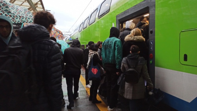 Il maltempo condiziona i trasporti: giornata difficile anche per chi ha viaggiato in treno