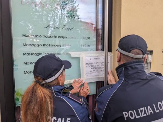Sequestrato il centro massaggi dove si faceva sesso