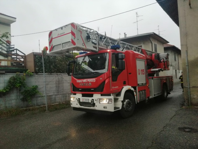 Crolla una parte del tetto, intervento dei Vigili del Fuoco