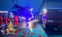 Incendio in carrozzeria a Desio, pompieri in azione