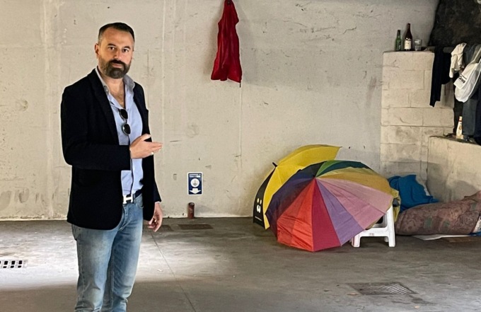 “Il parcheggio comunale trasformato in dormitorio”