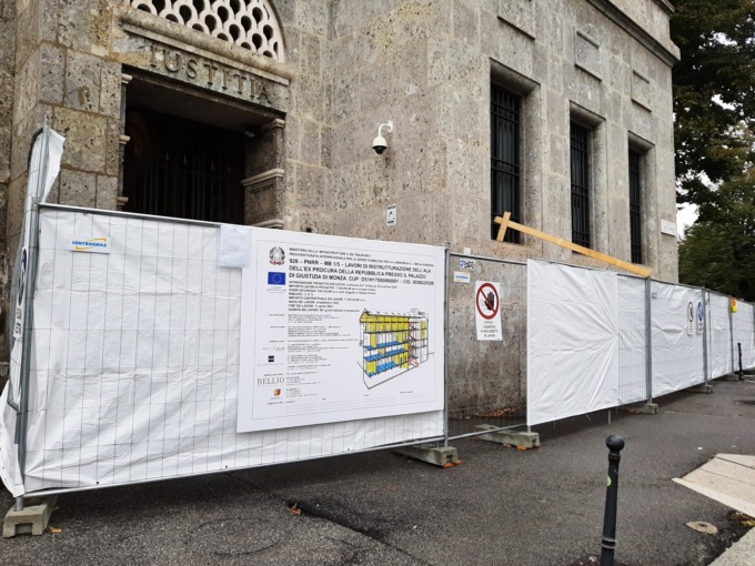 Partiti i lavori di restyling in Tribunale